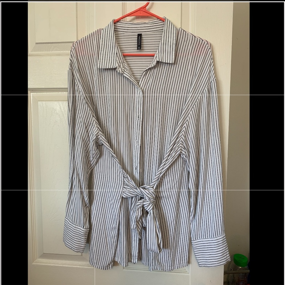 FRONT TIE Striped Blouse!